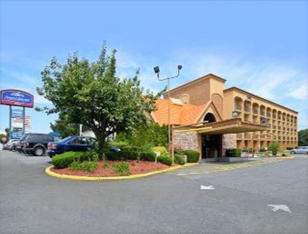 Howard Johnson By Wyndham Clifton Nj Bagian luar foto
